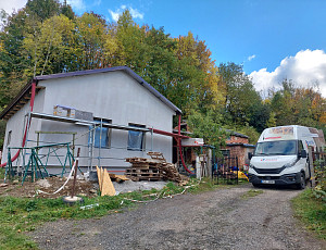 Zateplení stropu novostavby bungalovu pomocí foukané izolace